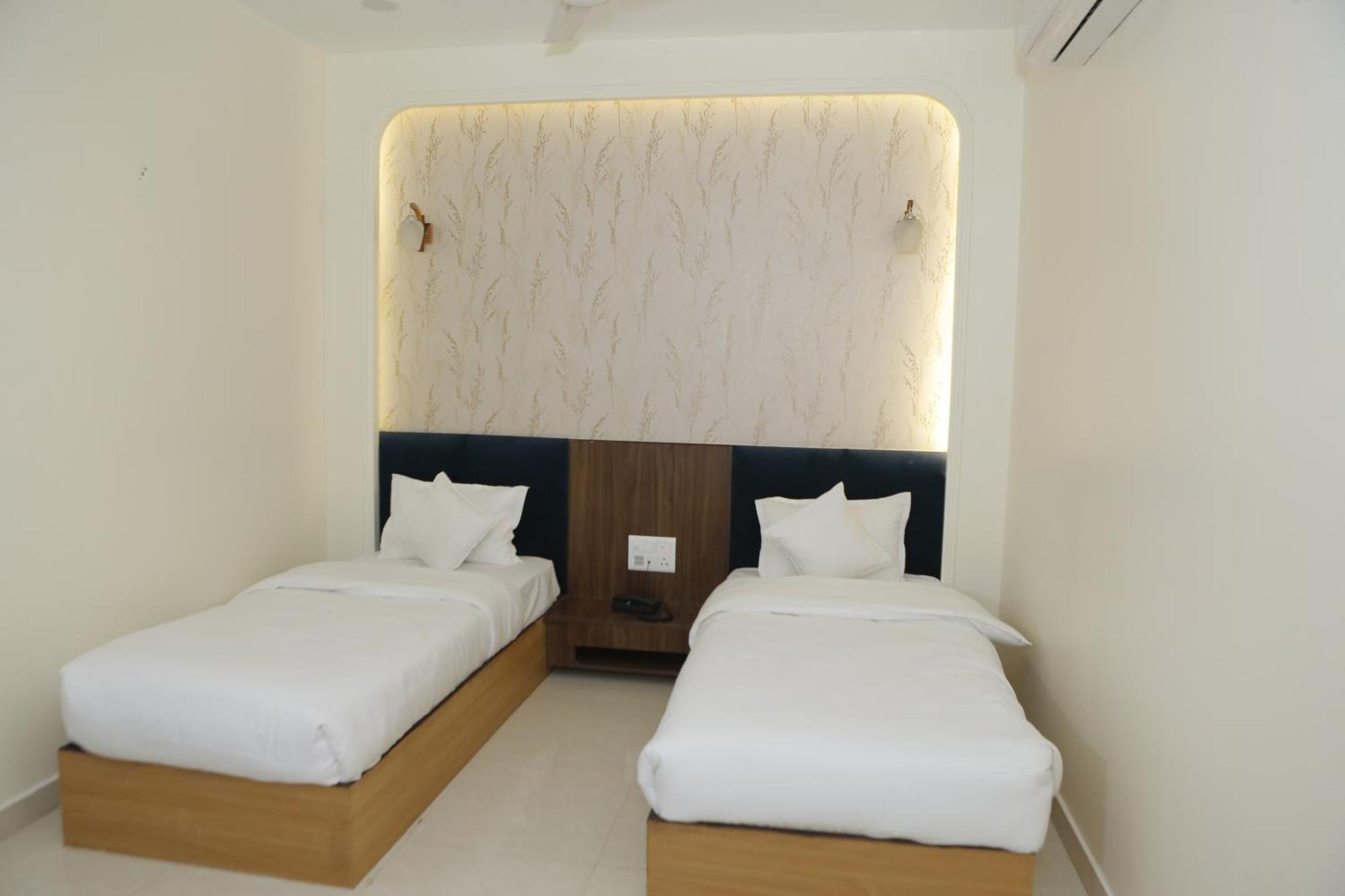 Hotel The Blue Vista à Greater Noida Extérieur photo
